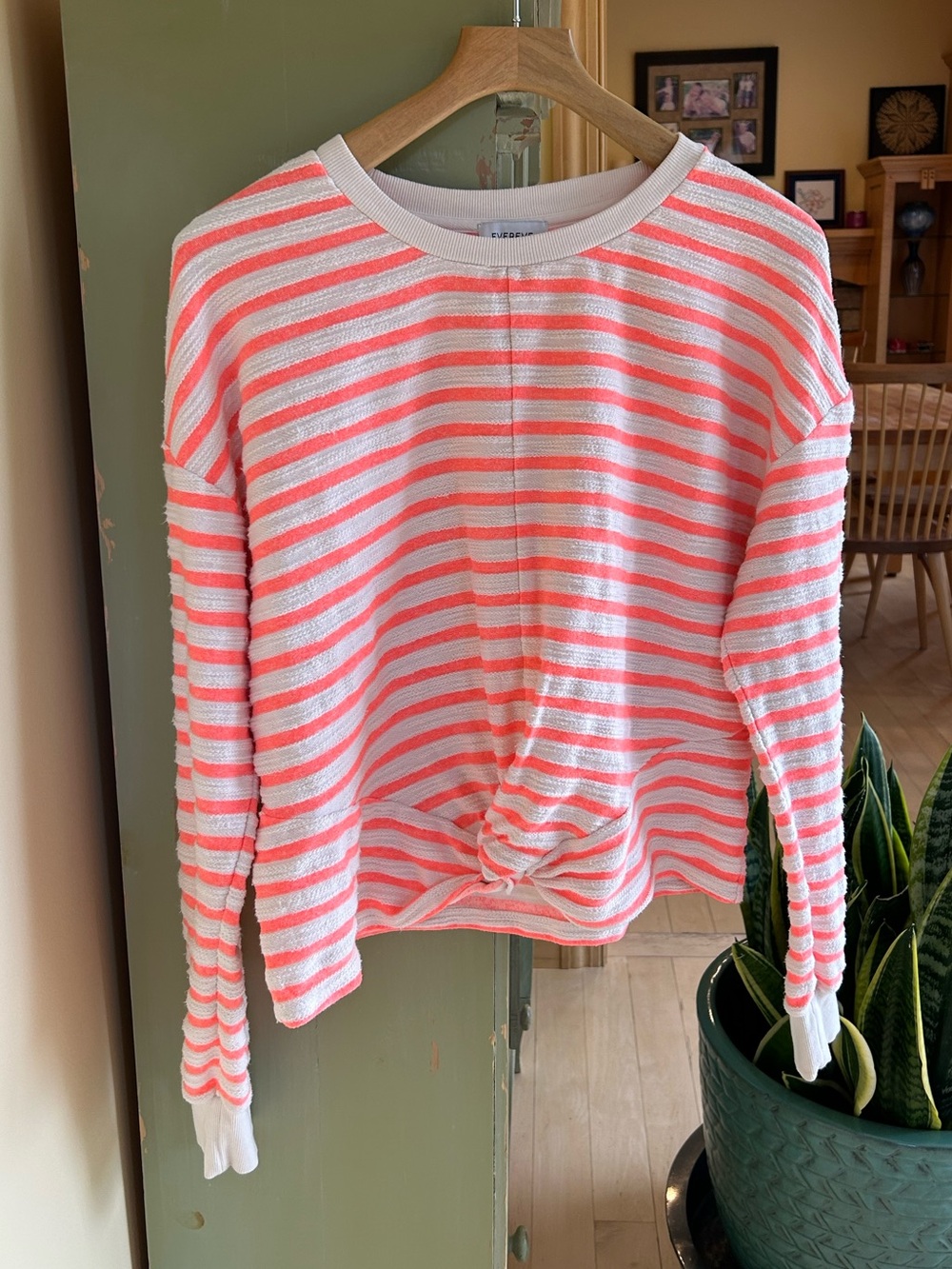 Evereve Women’s Noah Stripe Sweatshirt Neon Coral/Cream Oversized Size Medium - Picture 4 of 15